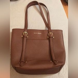 Brown shoulder bag